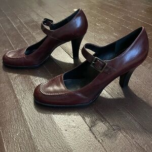 Gianni Bini burgundy heels - size 10
